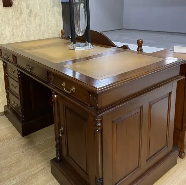 Стол письменный с коричневой кожей 155 см  МИГ222 DOCA155-M купить в интернет магазине Мебель из массива. Звоните +7 495 961-63-63 Мебель Индонезии