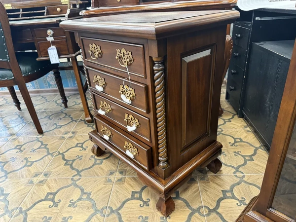 Тумба прикроватная 4 ящика  