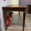 Стол письменный с коричневой кожей  